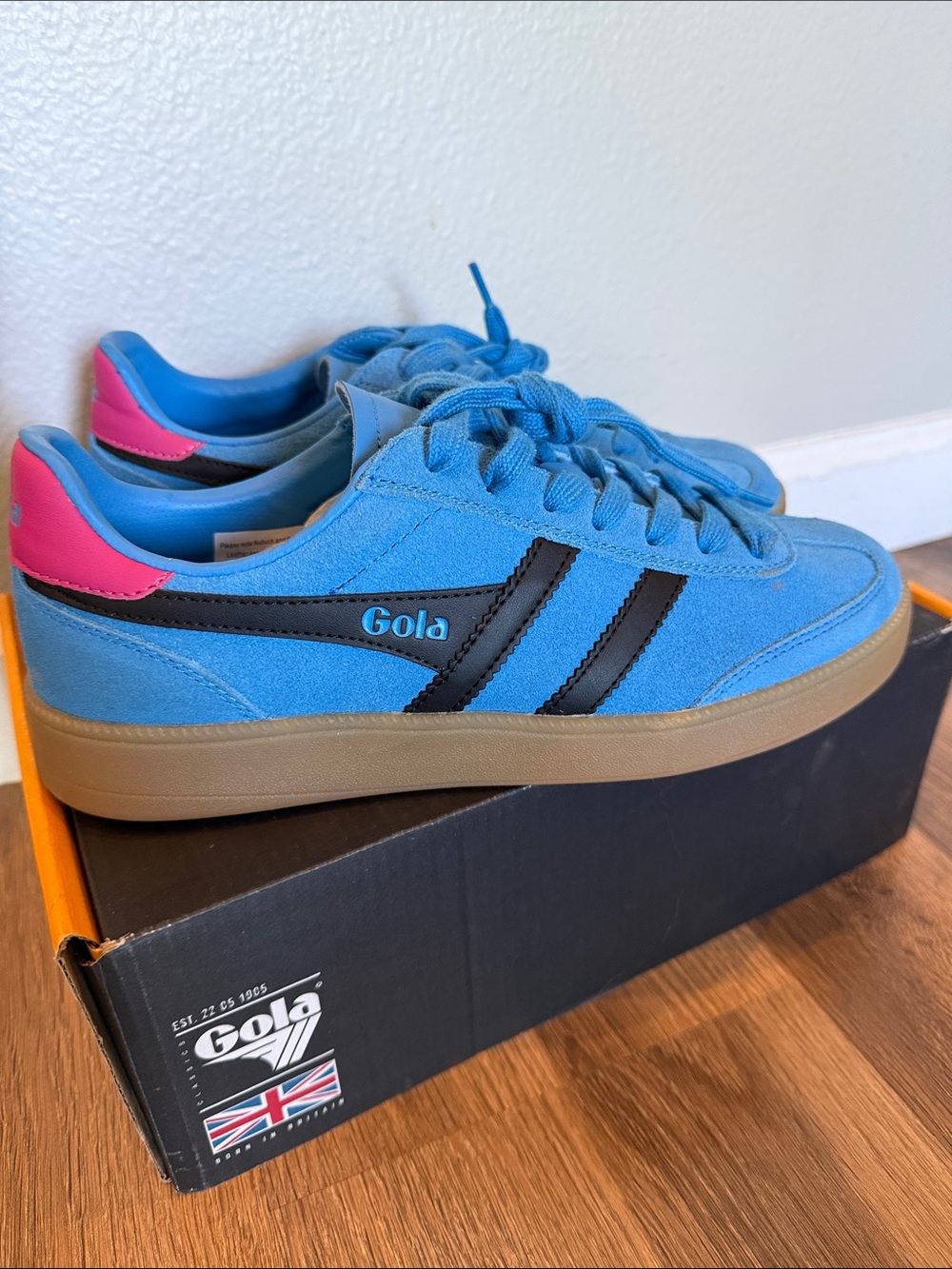 NEW IN BOX Gola Viper Sneaker Suede *Rare Santorini Blue and Fuschia* Women’s 8